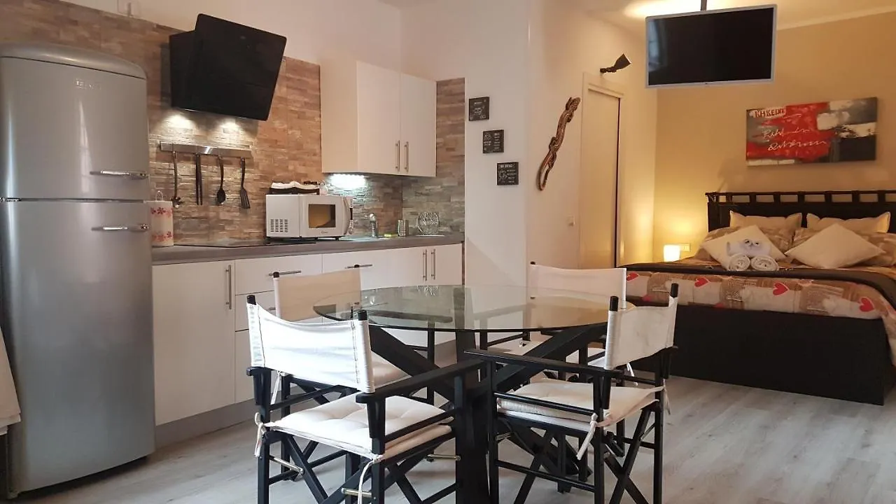 Moro Dal Castel - Appartamento Al Moro 카스텔누보델가다 0*,